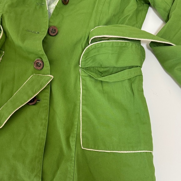 Tulle Green Trench Coat with Cream Piping - Picture 5 of 9